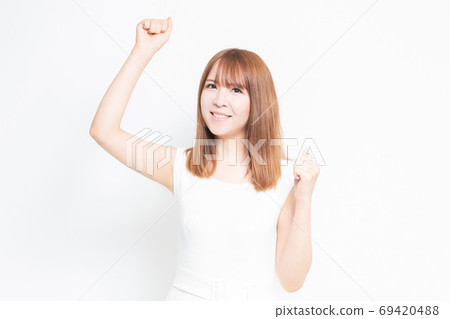 A young woman who plays guts pose 69420488