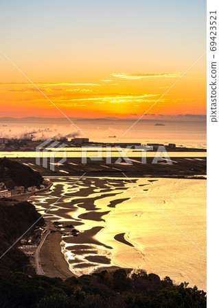 Sunrise of Kinki Suiichi's shallow coast "Shin Maiko" (Mitsu-cho, Tatsuno City, Hyogo Prefecture) * Shooting position in the comment section of the work Sunrise of Kinki Suiichi's shallow coast "Shin Maiko" (Mitsu-cho, Tatsuno City, Hyogo Prefecture) * Shooting position in the comment section of the work 69423521