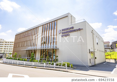 Insurance dispensing pharmacy 69423558