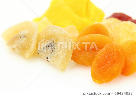 Dried fruit Dried fruit 69424022