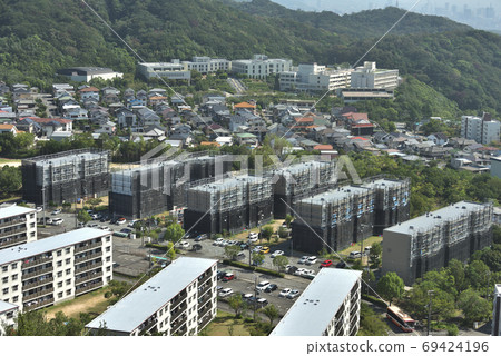 Large-scale repair: Scenery of the exterior wall painting site of an old condominium Large-scale repair: Scenery of the exterior wall painting site of an old condominium 69424196