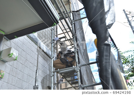 Home remodeling work scene of painter Home remodeling work scene of painter 69424198