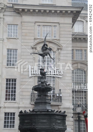 皮卡迪利廣場，愛神，英國，倫敦的雕像 69424292