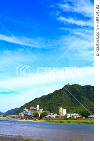 長良溫泉,金花山和岐阜城的風景 長良溫泉,金花山和岐阜城的風景 69424392