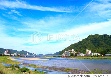 長良溫泉，金花山和岐阜城的風景 69424403