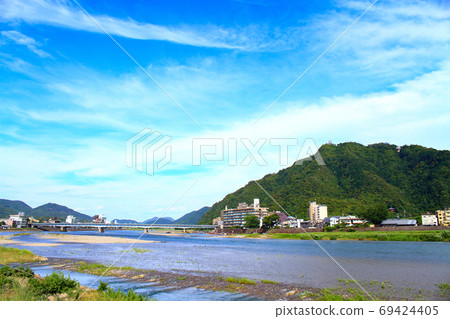 長良溫泉,金花山和岐阜城的風景 長良溫泉,金花山和岐阜城的風景 69424405