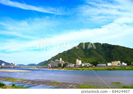 長良溫泉,金花山和岐阜城的風景 長良溫泉,金花山和岐阜城的風景 69424407