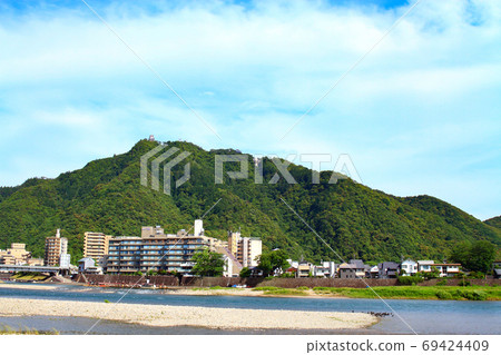 Scenery of Nagara Onsen, Mt.Kinka and Gifu Castle Scenery of Nagara Onsen, Mt.Kinka and Gifu Castle 69424409