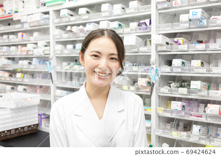 Dispensing pharmacy 69424624