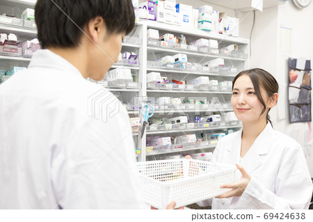 Dispensing pharmacy Dispensing pharmacy 69424638