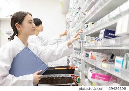 Dispensing pharmacy 69424806