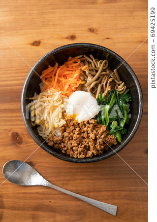 Bowl of rice bowls 69425199