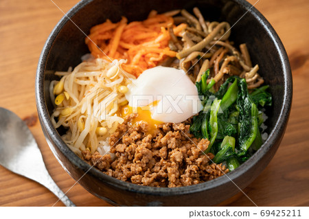 Bowl of rice bowls Bowl of rice bowls 69425211