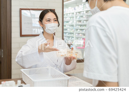 Dispensing pharmacy Dispensing pharmacy 69425424