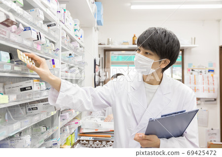 Dispensing pharmacy 69425472