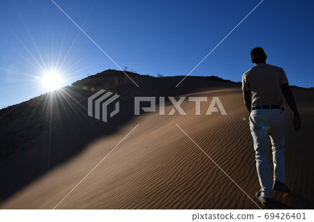 攀登沙漠的人 攀登沙漠的人 69426401