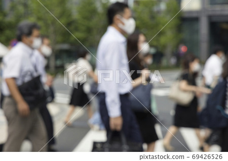 戴著面具的商人的照片模糊 69426526