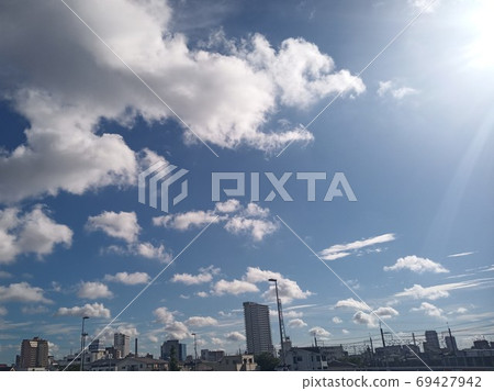 一個陽光明媚的早晨 一個陽光明媚的早晨 69427942