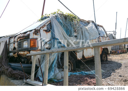 日本千葉縣Ch子市廢棄和腐爛的汽車 69428866