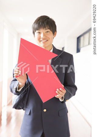 Male student with an arrow 69429220