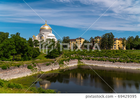 Russia. Saint-Petersburg. Summer views of St. Nicholas Sea Cathedral from the Summer garden in Kronstadt. 69429395