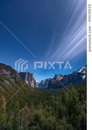 Tunnel View 69430038