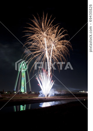 [Ichinomiya City, Aichi] Twin Arch Merry Christmas Fireworks 69430826