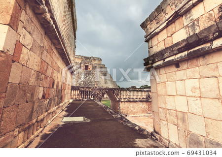 Uxmal Uxmal 69431034