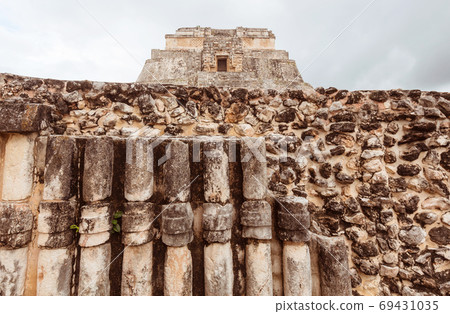 Uxmal Uxmal 69431035