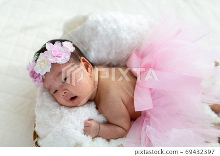 Newborn Photo 69432397