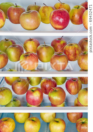 A apples in the refrigerator 69432471