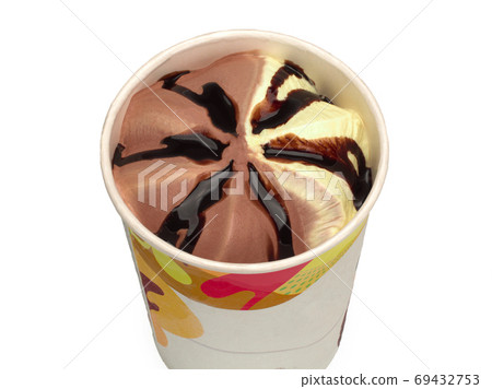 Chocolate lemon ice cream with chocolate sauce on white bsckground Chocolate lemon ice cream with chocolate sauce on white bsckground 69432753