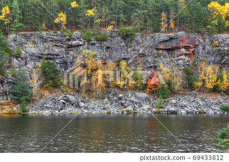 Cliff with beautiful autumn color at Algonquin Provincial Park, 69433812