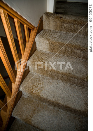 Water leaking damaged home Water leaking damaged home 69435078
