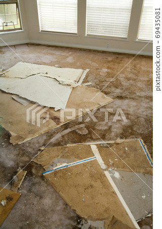 Water leaking damaged home Water leaking damaged home 69435081