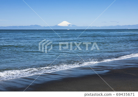 湘南三浦半島的水戶海濱的春季（晴天），因電暈而安靜 69435671