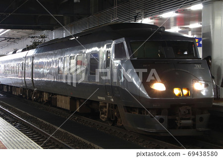 Limited Express Kamome: 787 series train (Hakata Station) 69438580