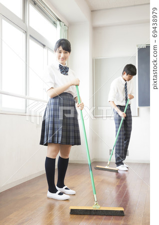 高中生打掃教室 高中生打掃教室 69438979