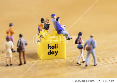 Holiday city people Holiday city people 69440736