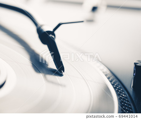 abstract turntable with vinyl record abstract turntable with vinyl record 69441014