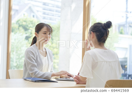 Business woman adviser Business woman adviser 69441569