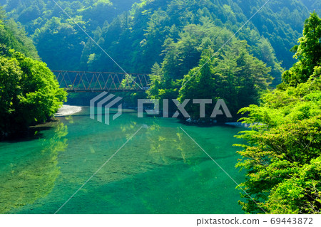 The fresh green Yoshino River headwater (Kawakami Village, Yoshino County, Nara Prefecture) 69443872