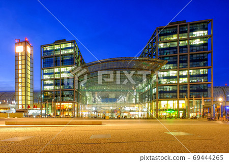 BERLIN - GERMANY - MARCH 21, 2017; Berlin Hauptbahnhof the main BERLIN - GERMANY - MARCH 21, 2017; Berlin Hauptbahnhof the main 69444265