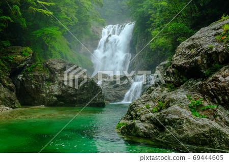 雨前的鬼川（奈良縣吉野郡志積山村） 69444605
