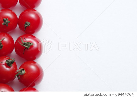 Cherry tomato 69444764