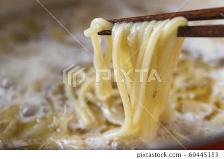 Motsunabe shime ramen 69445153