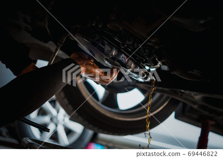Car mechanic drain automatic transmission fluid Car mechanic drain automatic transmission fluid 69446822