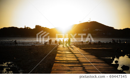 Sunset Sunset 69447345