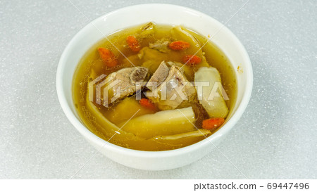 Stewed pork ribs with Chinese herbs in bowl Stewed pork ribs with Chinese herbs in bowl 69447496