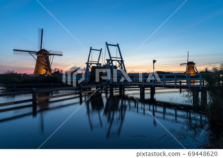 The wind mills of Kinderdijk with a drawbridge The wind mills of Kinderdijk with a drawbridge 69448620